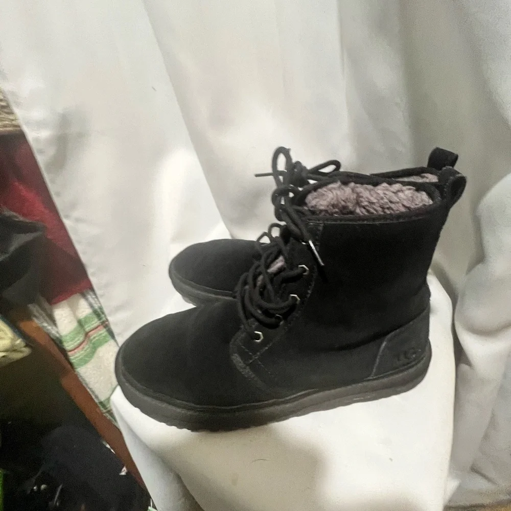 UGG Harkley Black Suede Sheepskin Winter Warm Chukka  Boots Shoes Size 11 Men’s
